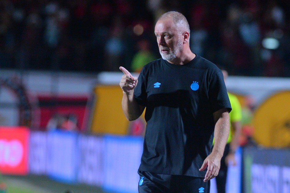 Treinador fez o segundo jogo à frente do Grêmio — Foto: Walmir Cirne/AGIF