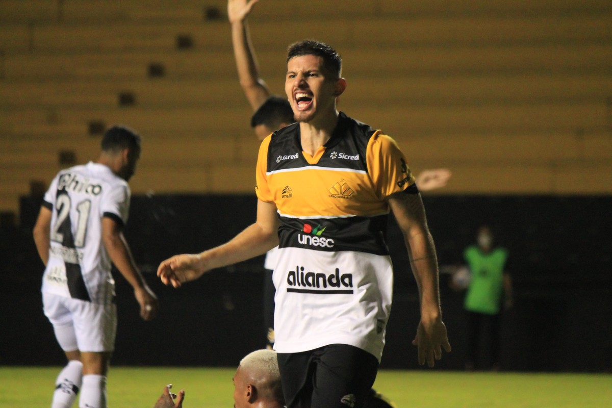 Jogador do Criciúma freta jatinho após jogo em São Paulo contra a Ponte