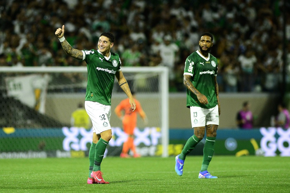 Emiliano Martnez depois de marcar o segundo gol do Palmeiras no clssico contra o Corinthians pelo Campeonato Brasileiro  Foto: Marcos Ribolli