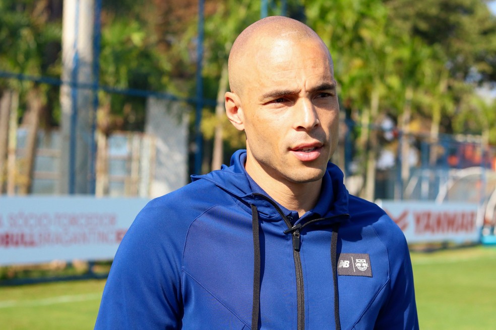 Julio Cesar, assistente de gestão do Bragantino — Foto: João Delfino/ge