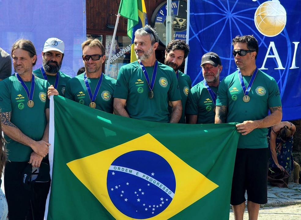 Mineiro é bronze com a seleção brasileira no mundial de voo livre — Foto: Arquivo pessoal
