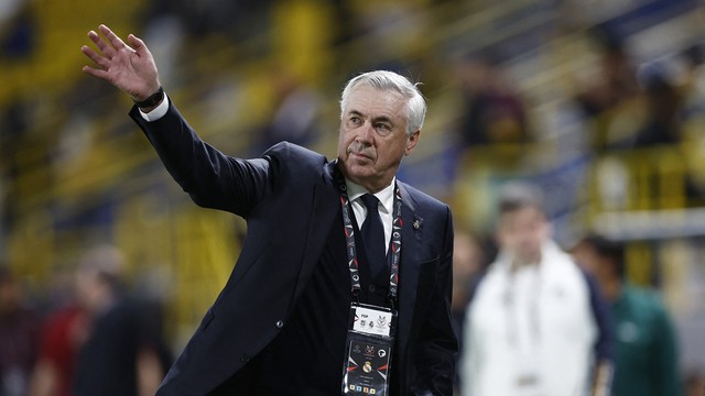 Carlo Ancelotti em Real Madrid x Barcelona na Supercopa
