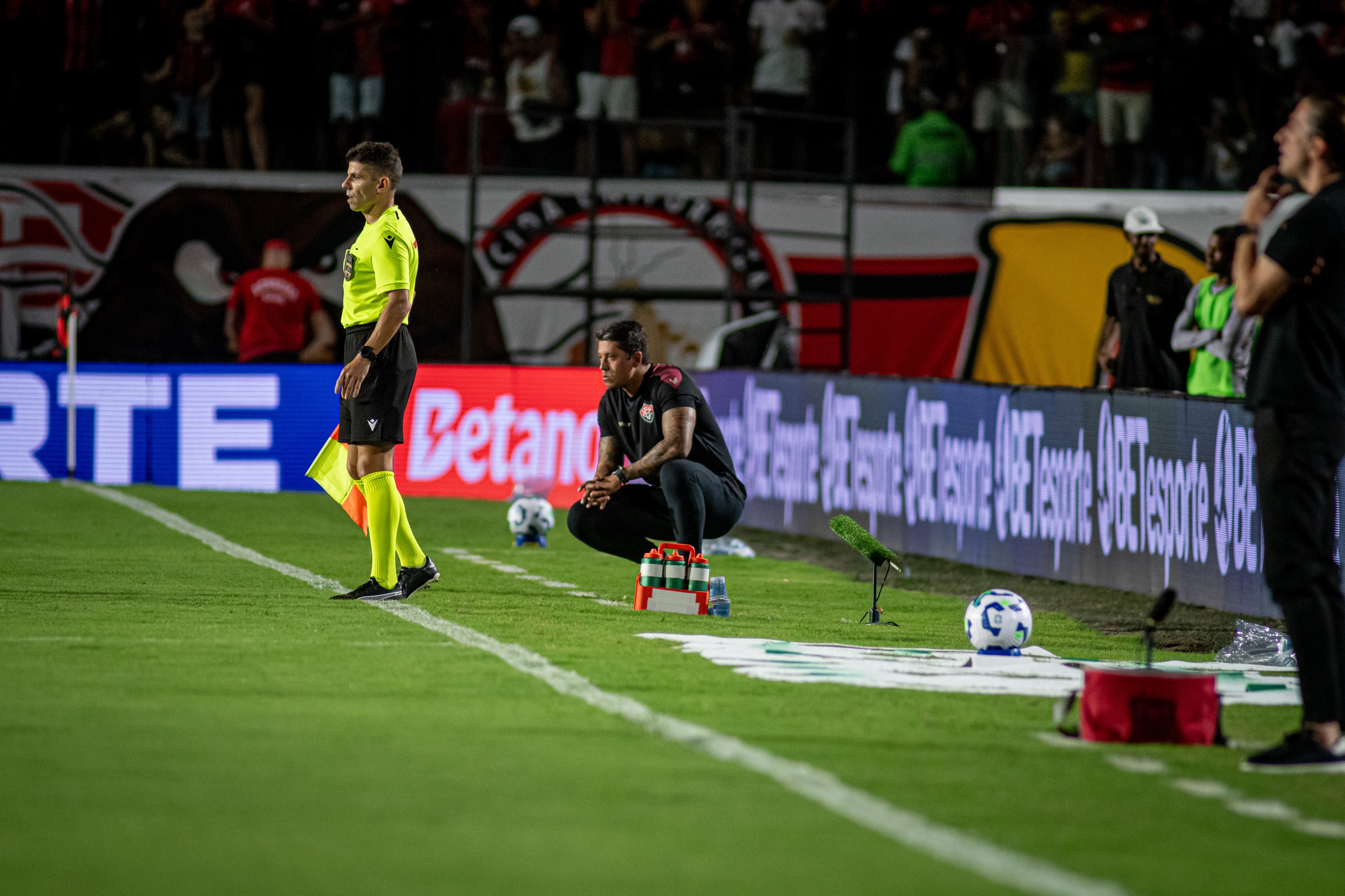 Expulsão de Thiago Carpini em Comemoração de Gol no Jogo Vitória x Flamengo