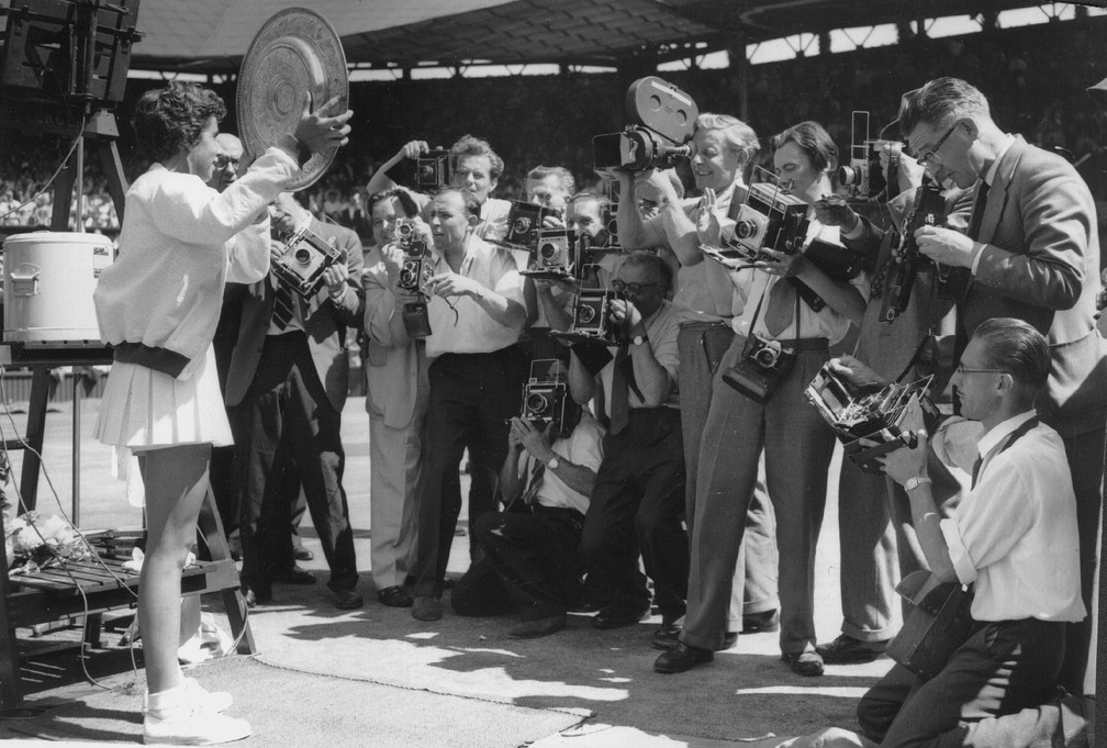 Maria Esther Bueno após conquistar, aos 19 anos, o título de simples de Wimbledon em 1959 — Foto: Allsport Hulton/Archive