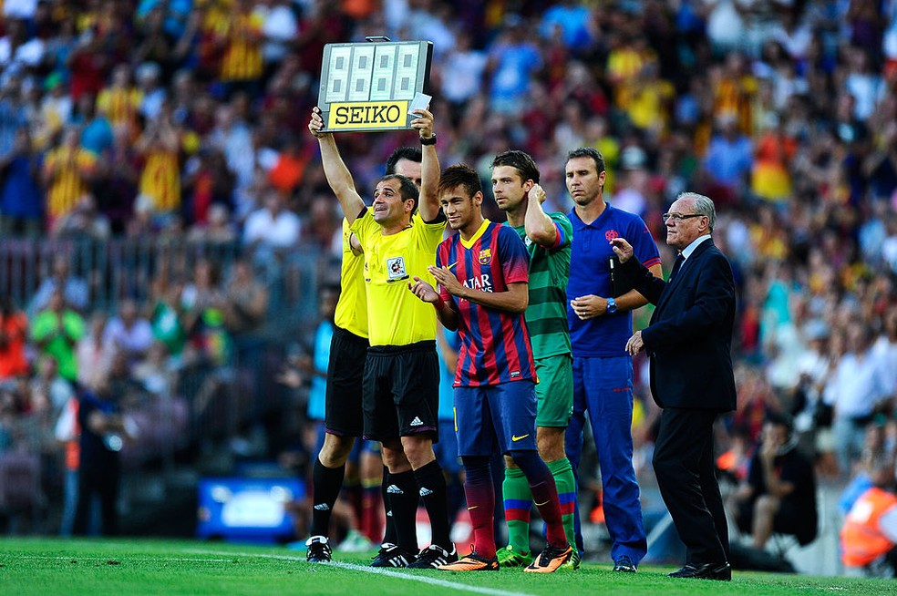 Neymar estreou pelo Barcelona, em partida oficial, dentro do Camp Nou, pelo Campeonato Espanhol — Foto: Getty Images