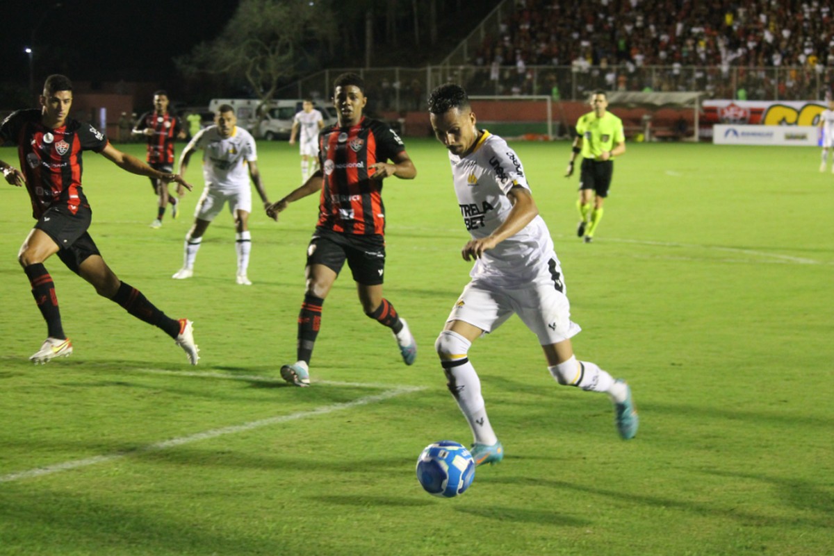 Criciúma luta, empata aos 52' com o Sport e faz o melhor jogo da