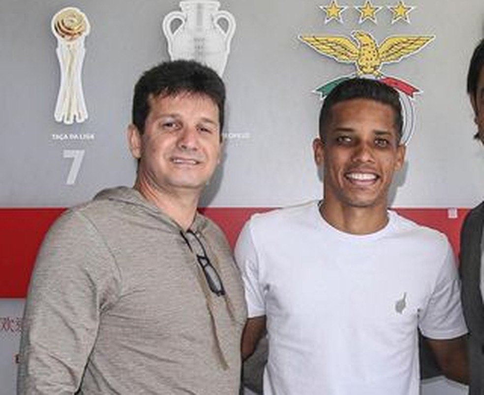 Will Dantas com Pedrinho e o ídolo do Benfica, Rui Costa — Foto: Reprodução/Instagram 
