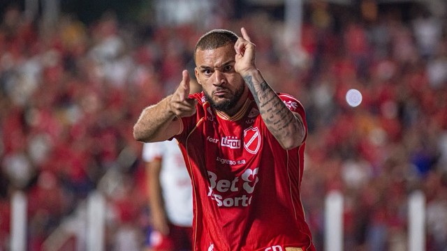 André Luís comemora gol na etapa inicial