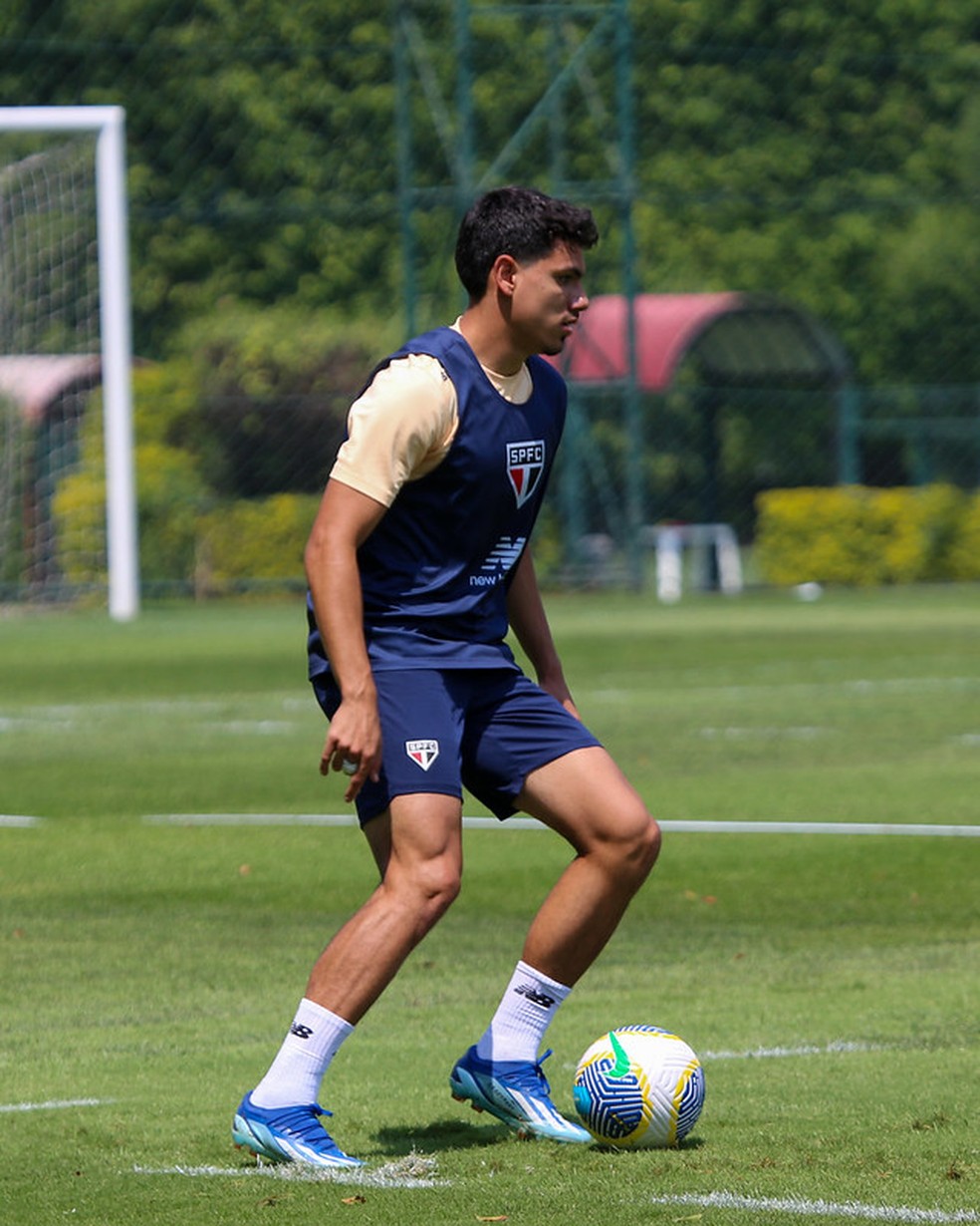 Moreira em treino no São Paulo — Foto: Erico Leonan / saopaulofc.net