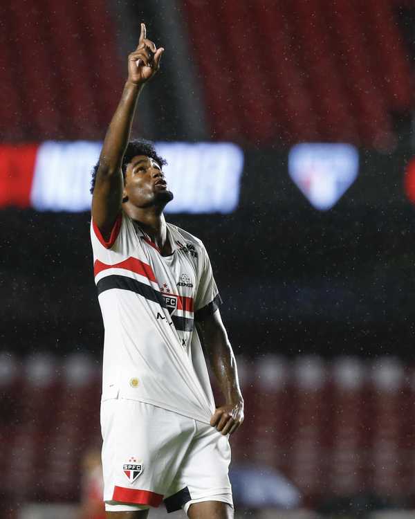 Ferreira: De dispensado no Flamengo a herói do título sub-20 pelo São Paulo