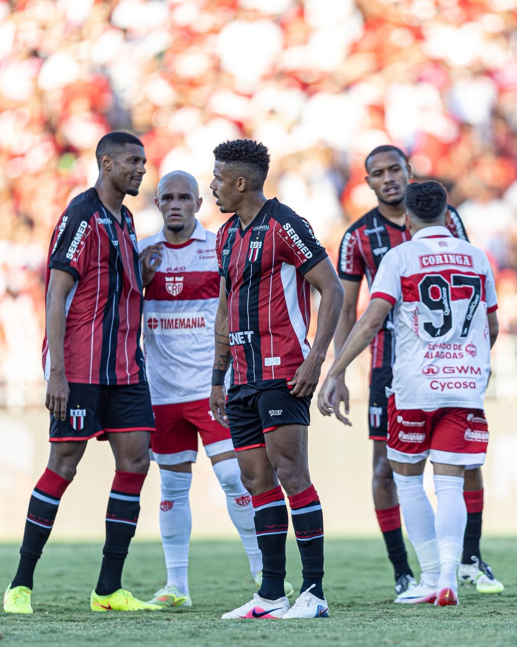 Inocêncio elogia dobra na lateral-direita em meio à boa fase do Botafogo-SP