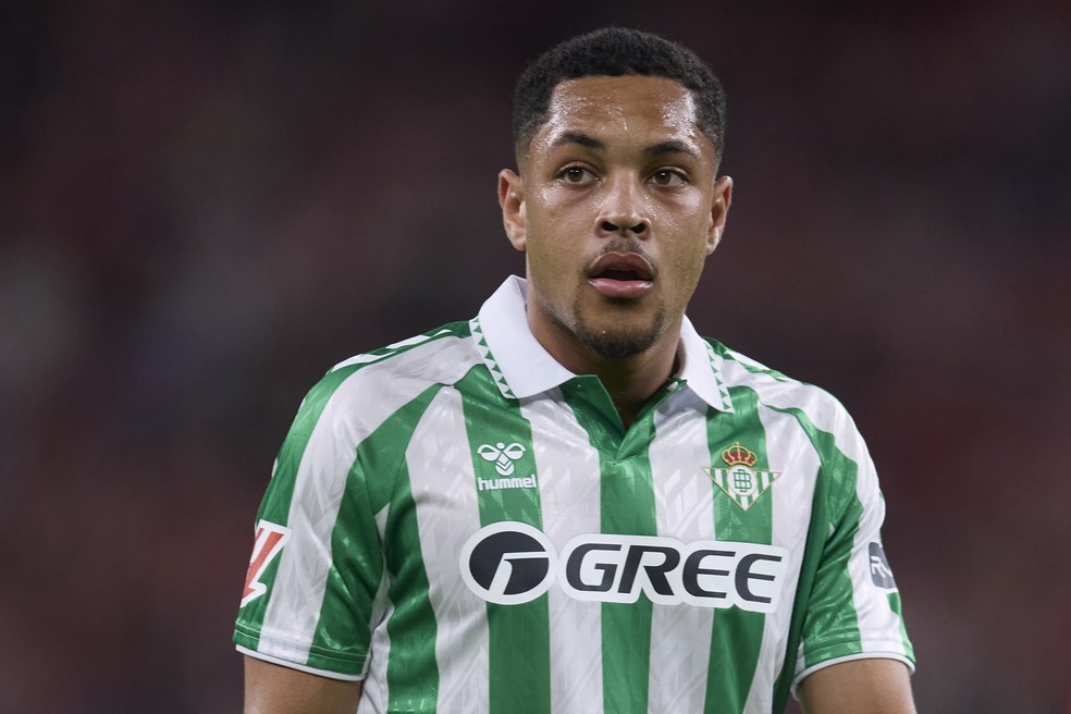 BOMBA: Palmeiras fecha acordo com o Barcelona por Vitor Roque, afirma jornalista