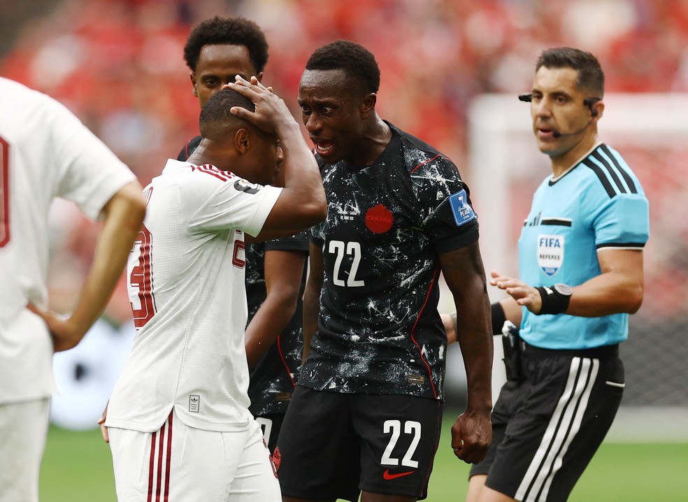 Madibo se espanta após falta em Koné