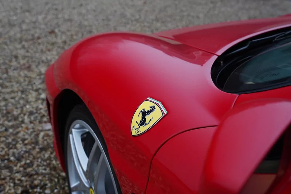 Família de Schumacher põe à venda Ferrari F430 Spider autografada por Michael — Foto: Divulgação/Gallery Aaldering