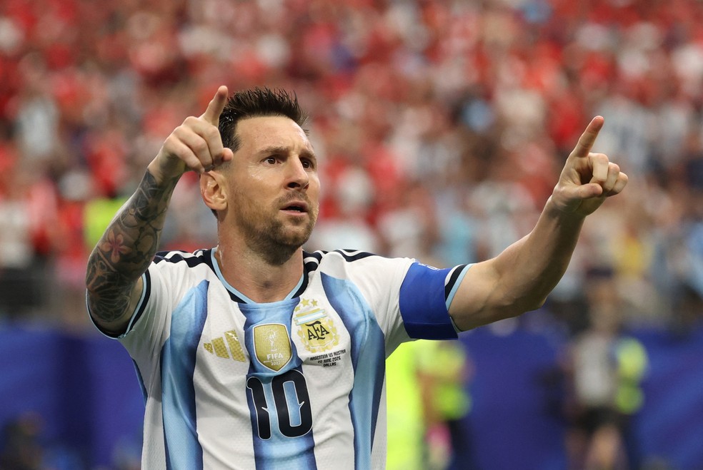 Messi marca para Argentina — Foto: Reuters