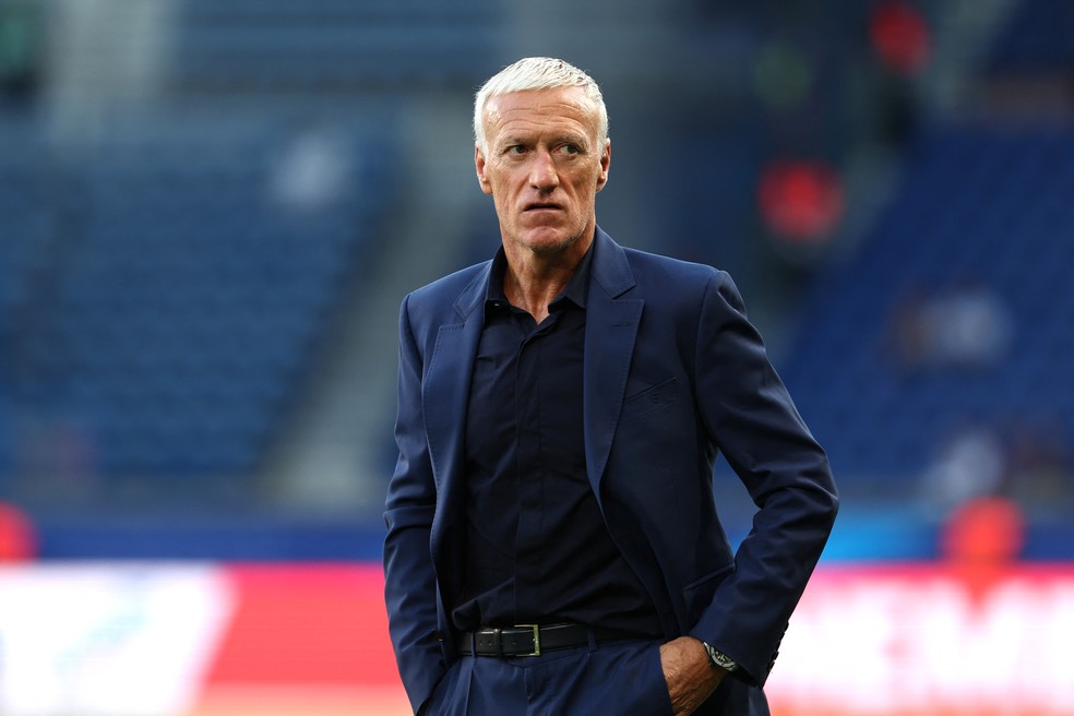 Didier Deschamps em França x Irlanda pelas eliminatórias da Eurocopa — Foto: Franck Fife / AFP