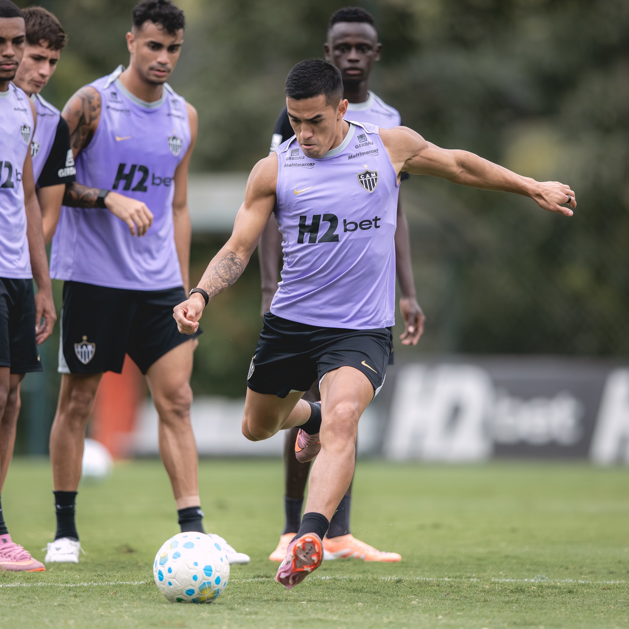 Escalação do Atlético-MG: Galo tem dúvidas no meio contra o Corinthians; veja provável time