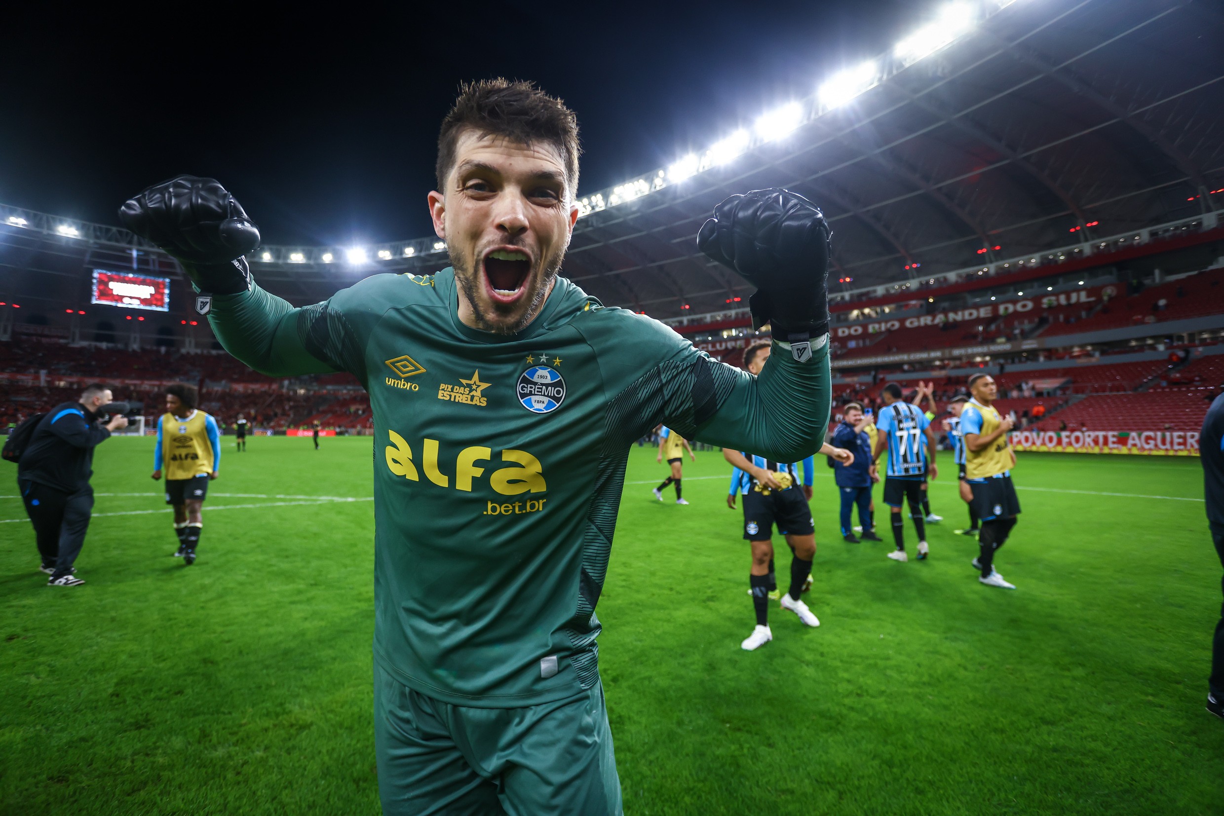 Volpi busca novos desafios no Grêmio após Gre-Nal decisivo no campeonato.
