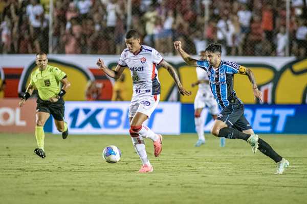 Gols e Melhores Momentos: Vitória empata com Grêmio em grande partida.