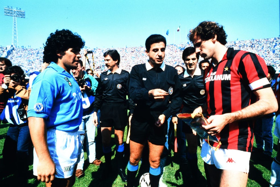 Maradona e Baresi pela Serie A em 1988 — Foto: Getty Images