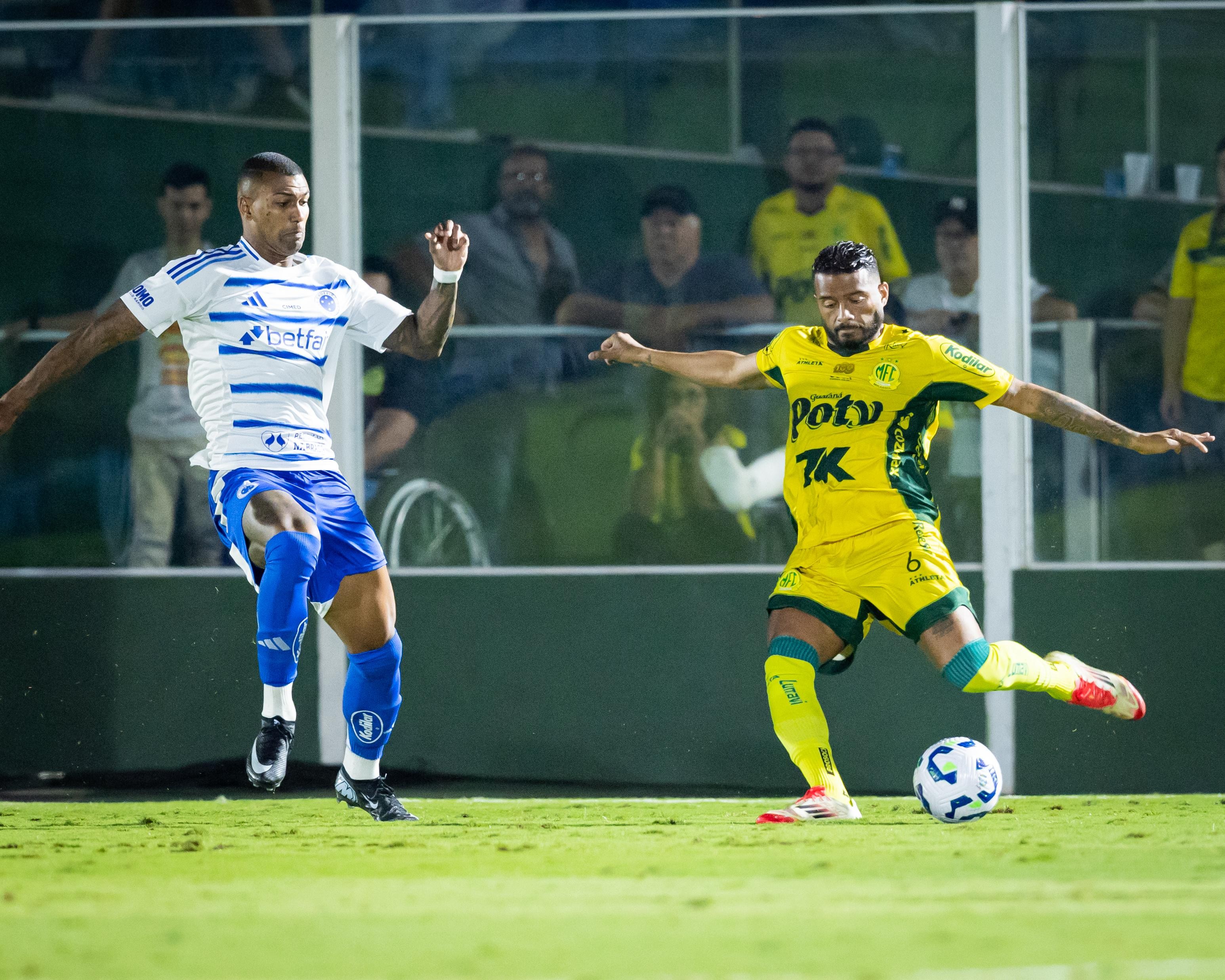 Cruzeiro confirma perda da vice-liderança após atuação pouco agressiva com a bola.