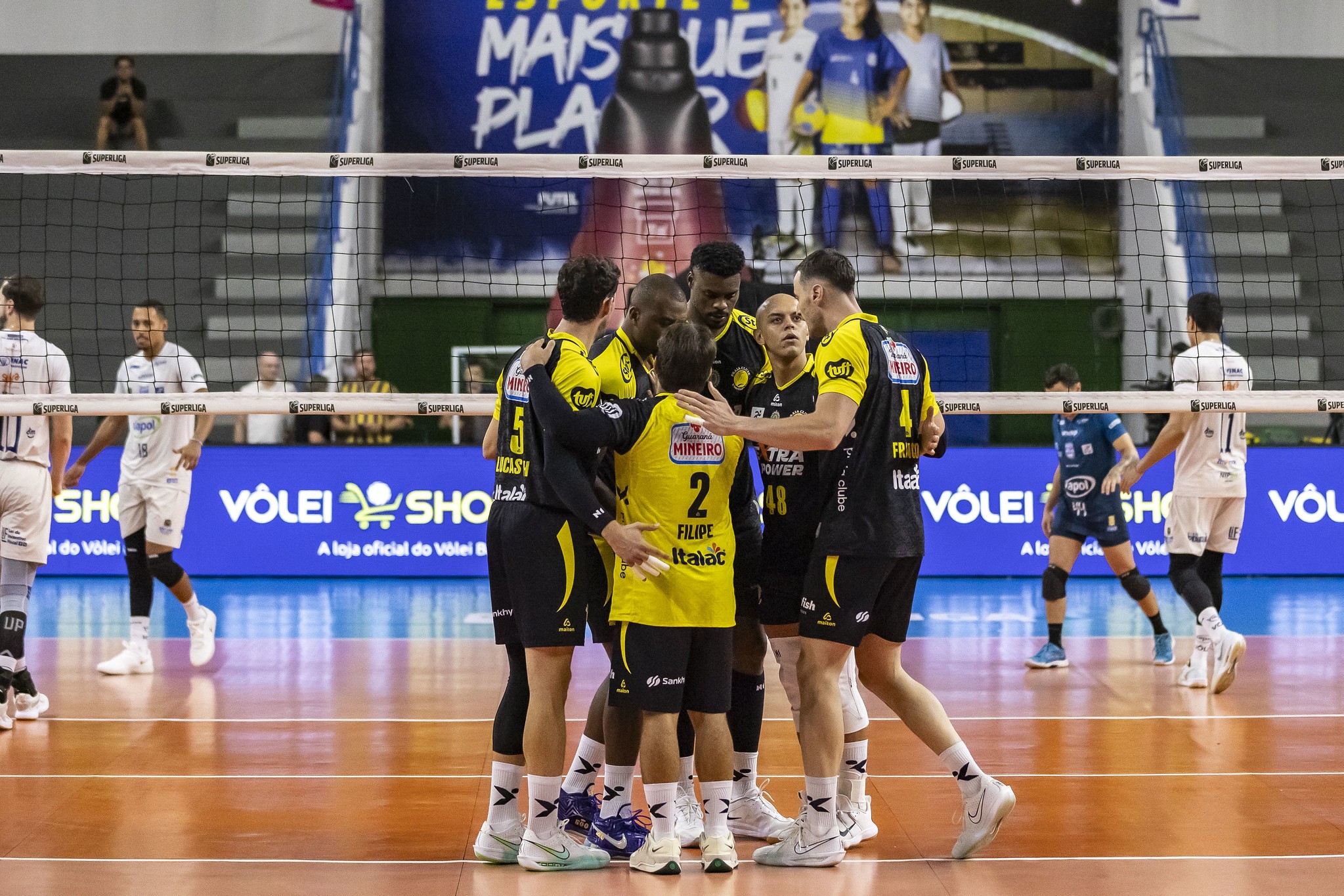 Praia Clube conquista vitória sobre São José em casa e estreia com vitória na Superliga Masculina