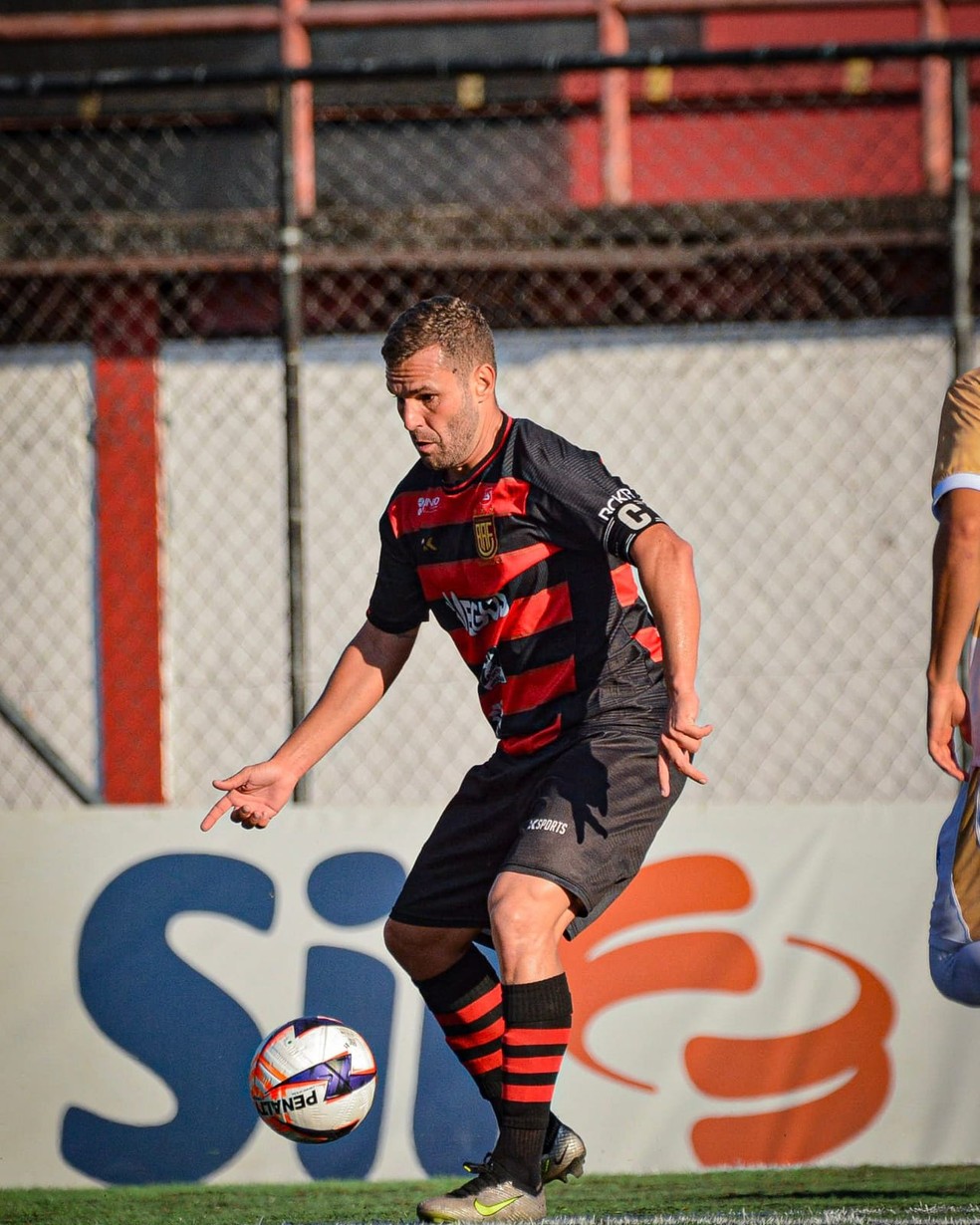 Thauan França, atacante do Flamengo-SP, em ação na 5ª divisão de SP