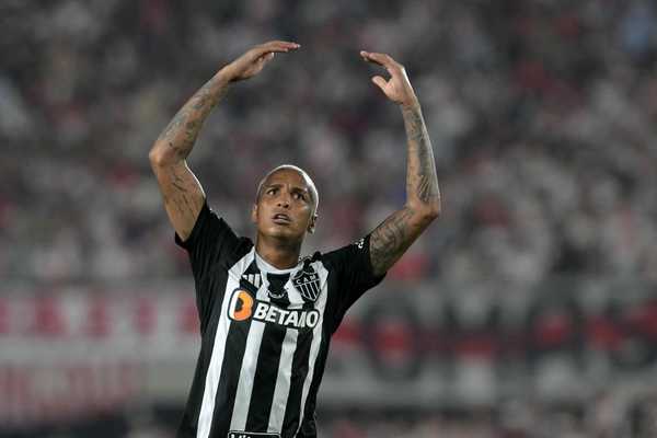 Deyverson no Corinthians? Histórico no Palmeiras impede avanço, indica auxiliar técnico.