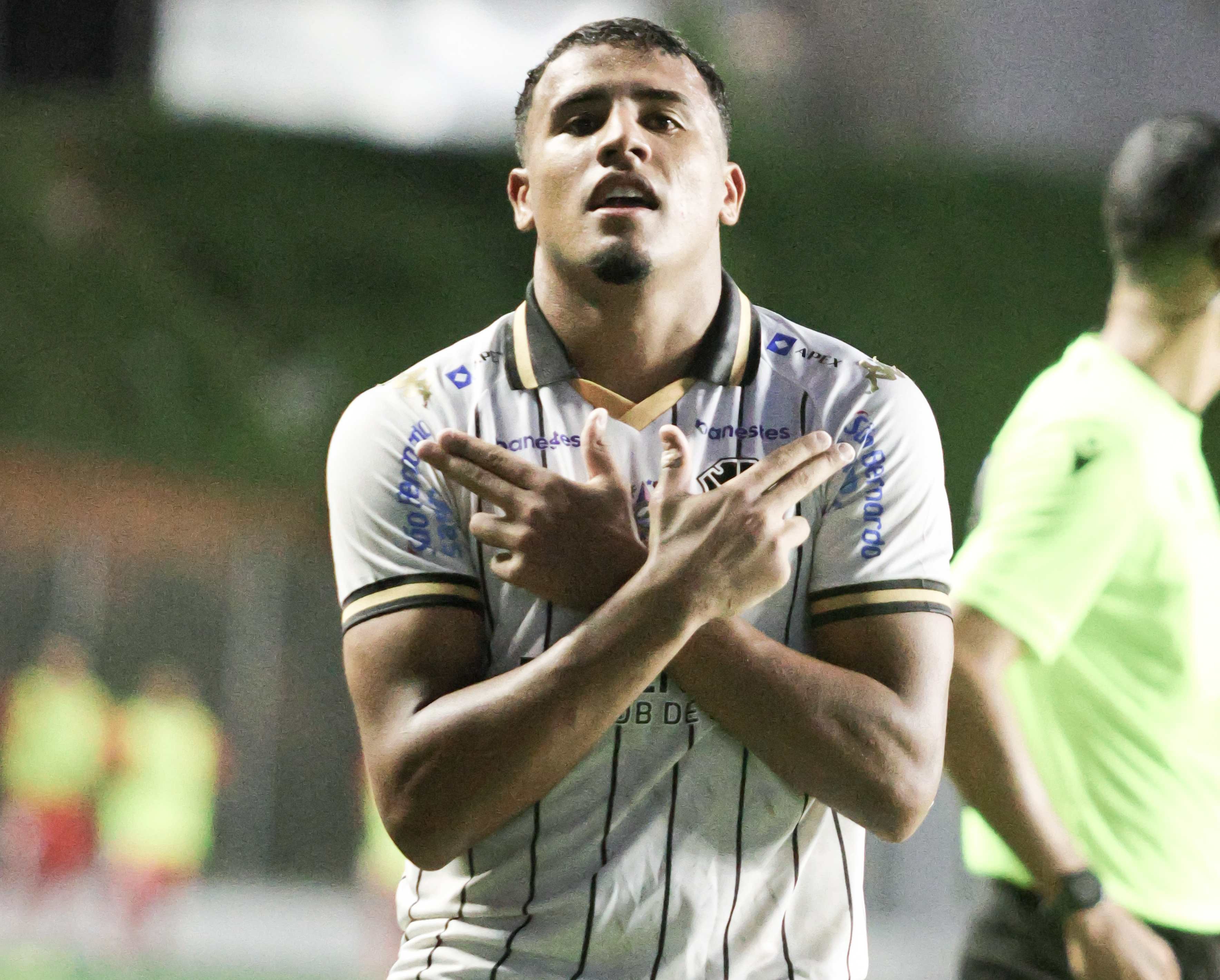Caçula do Rio Branco-ES, Rafa Pacheco faz primeiro gol como profissional