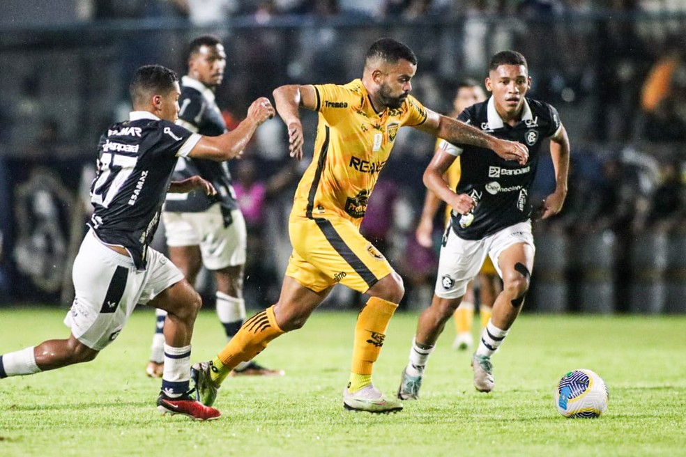 Remo x Amazonas  &mdash; Foto: Silvio Garrido