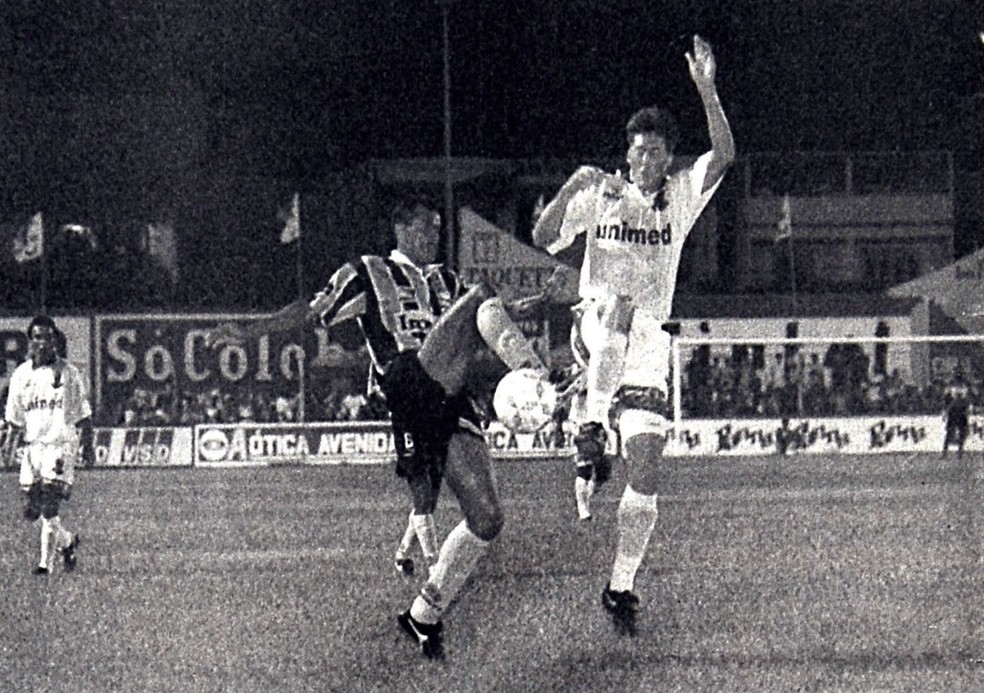 Linhares EC x Grêmio, pela Copa do Brasil 1998 — Foto: Gildo Loyola/Arquivo/A Gazeta