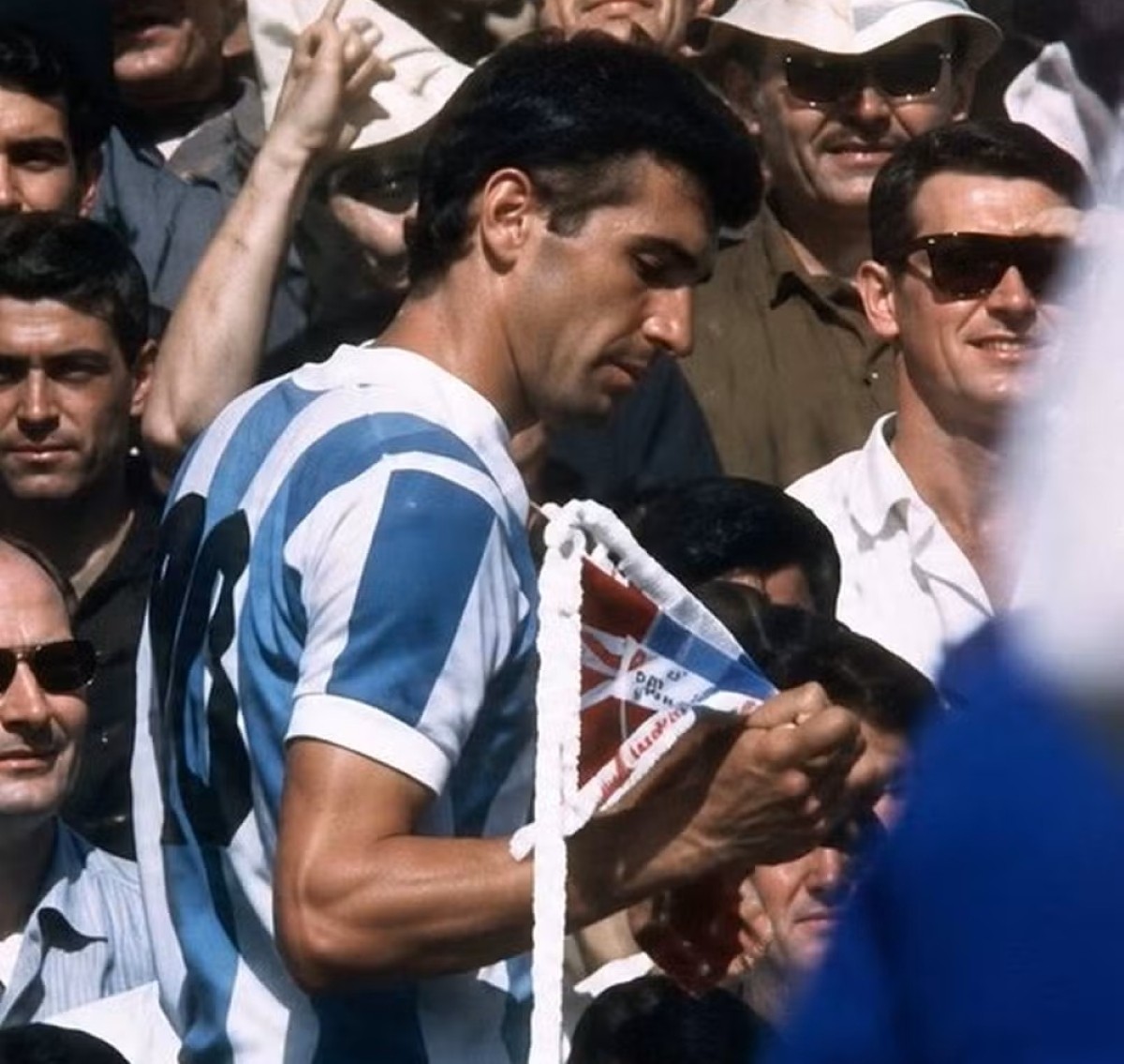 Como bandeira amassada e tapete da rainha impulsionaram rivalidade entre Argentina e Inglaterra