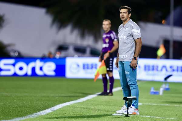 Erros do Palmeiras em empate com lanterna são destacados por Abel.