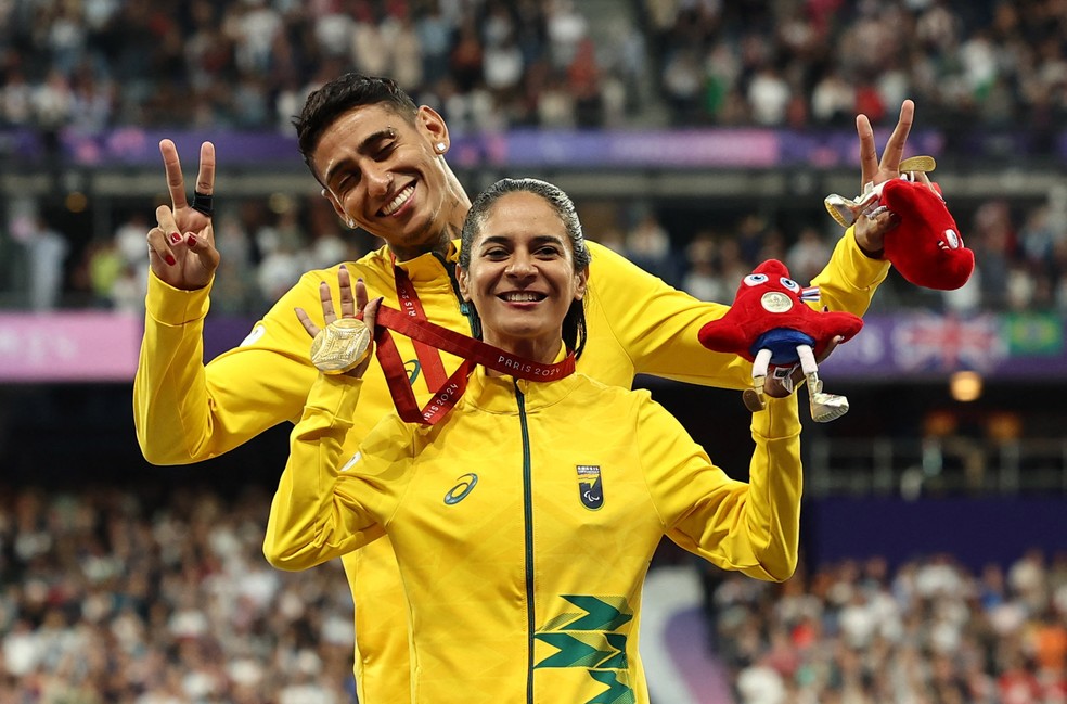 Jerusa Geber dos Santos e Gabriel Aparecido são ouro nos 200m no atletismo das Paralimpíadas 2024 — Foto: Reuters