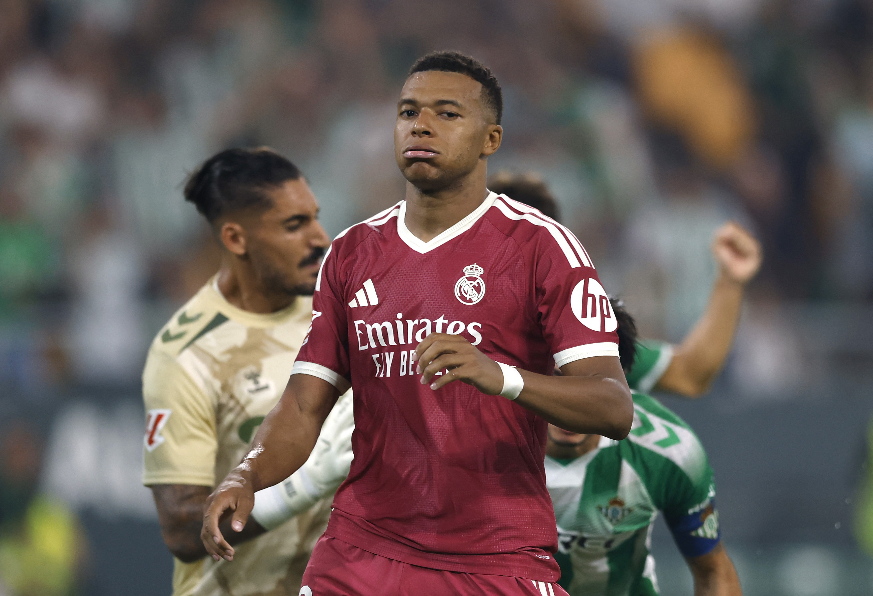 Mbappé se irrita com pergunta sobre bi do PSG depois de sua saída: "Falar de mim vende muito"