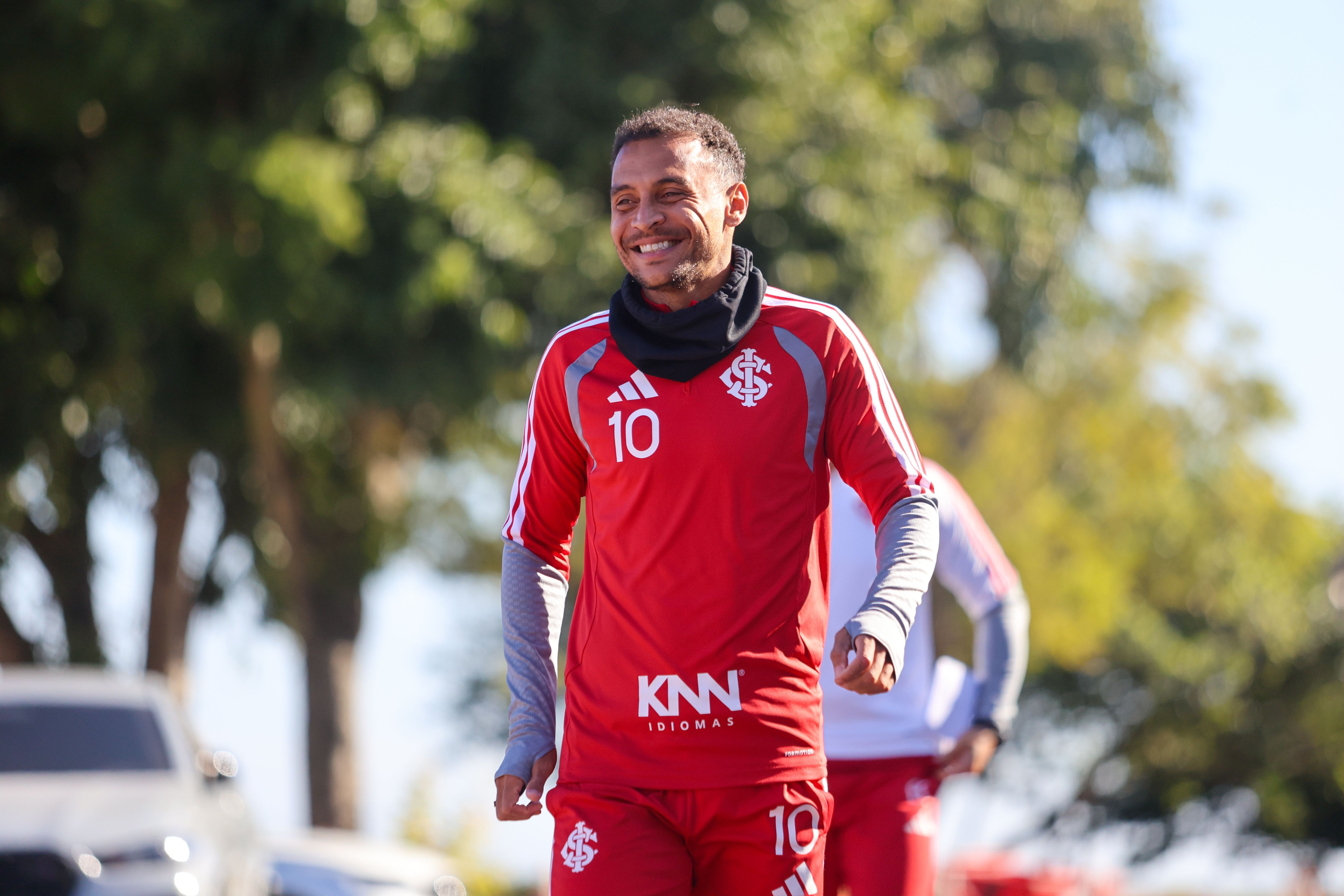 E Alan Patrick? Meia tenta reconquistar espaço em novo Inter de Pezzolano