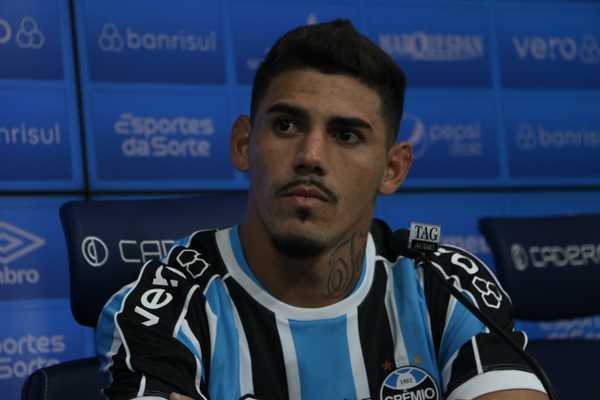 Mayk cheio de emoção após contratação pelo Grêmio e pronto para Gre-Nal.