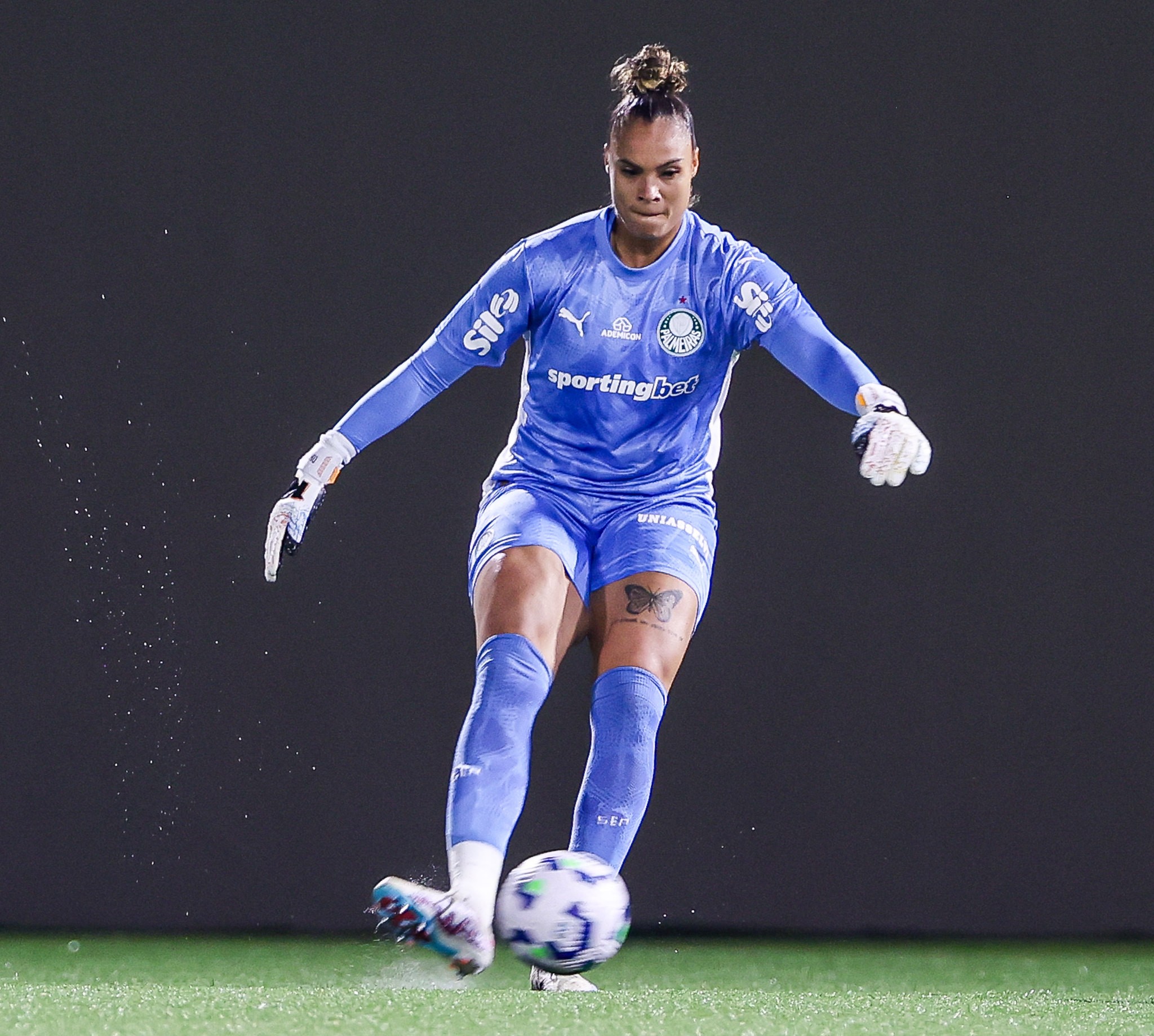 Goleira do Palmeiras e da seleção brasileira sofre grave lesão no joelho