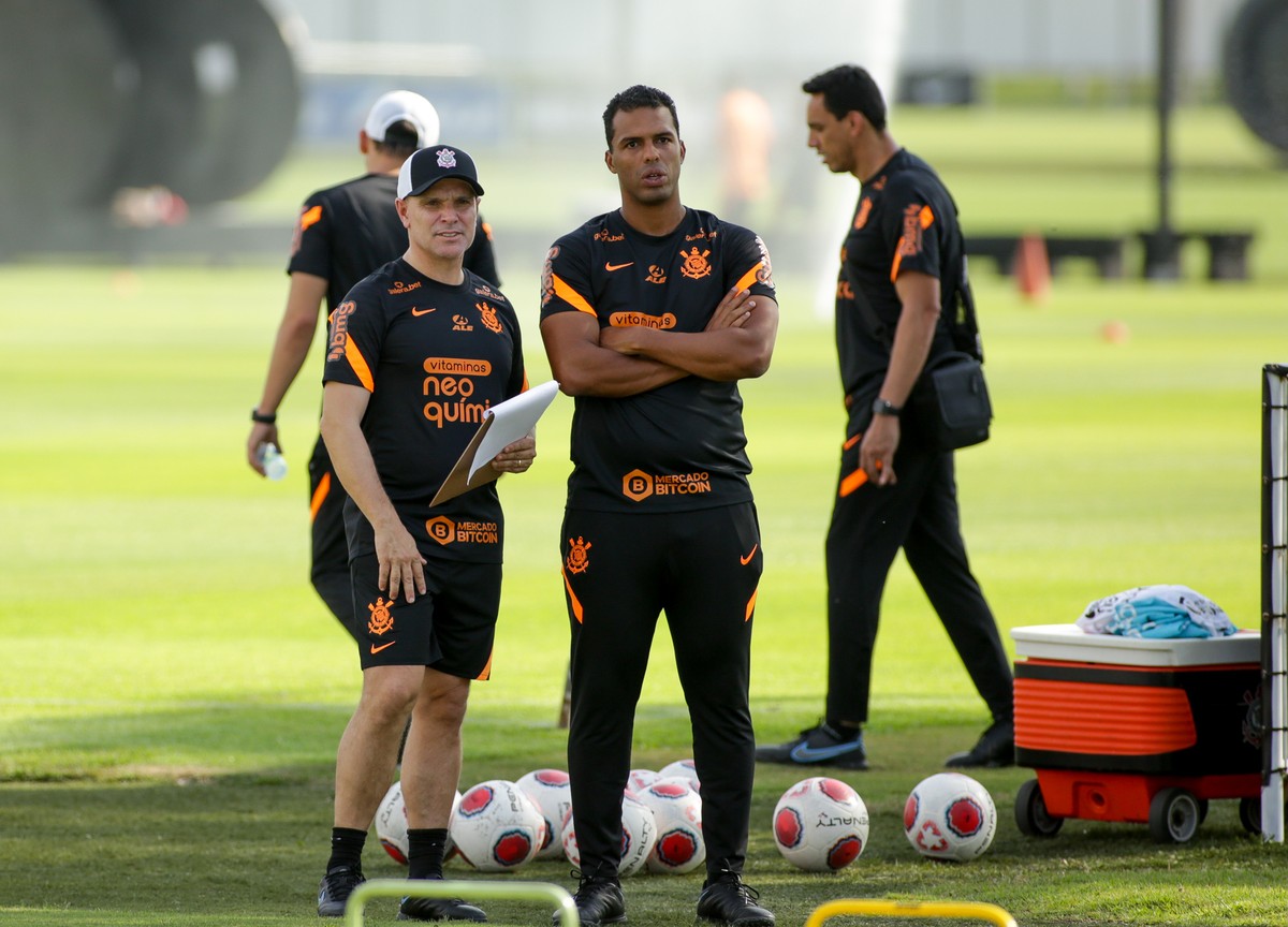 Quem é Fernando Lázaro? Conheça o novo técnico do Corinthians ...