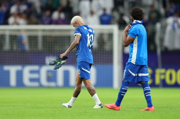 Neymar sofre lesão durante jogo do Al-Hilal pela Champions League da Ásia — Foto: Getty Images