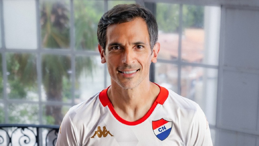 Roque Santa Cruz, jogador do Nacional-PAR — Foto: Divulgação / Nacional-PAR