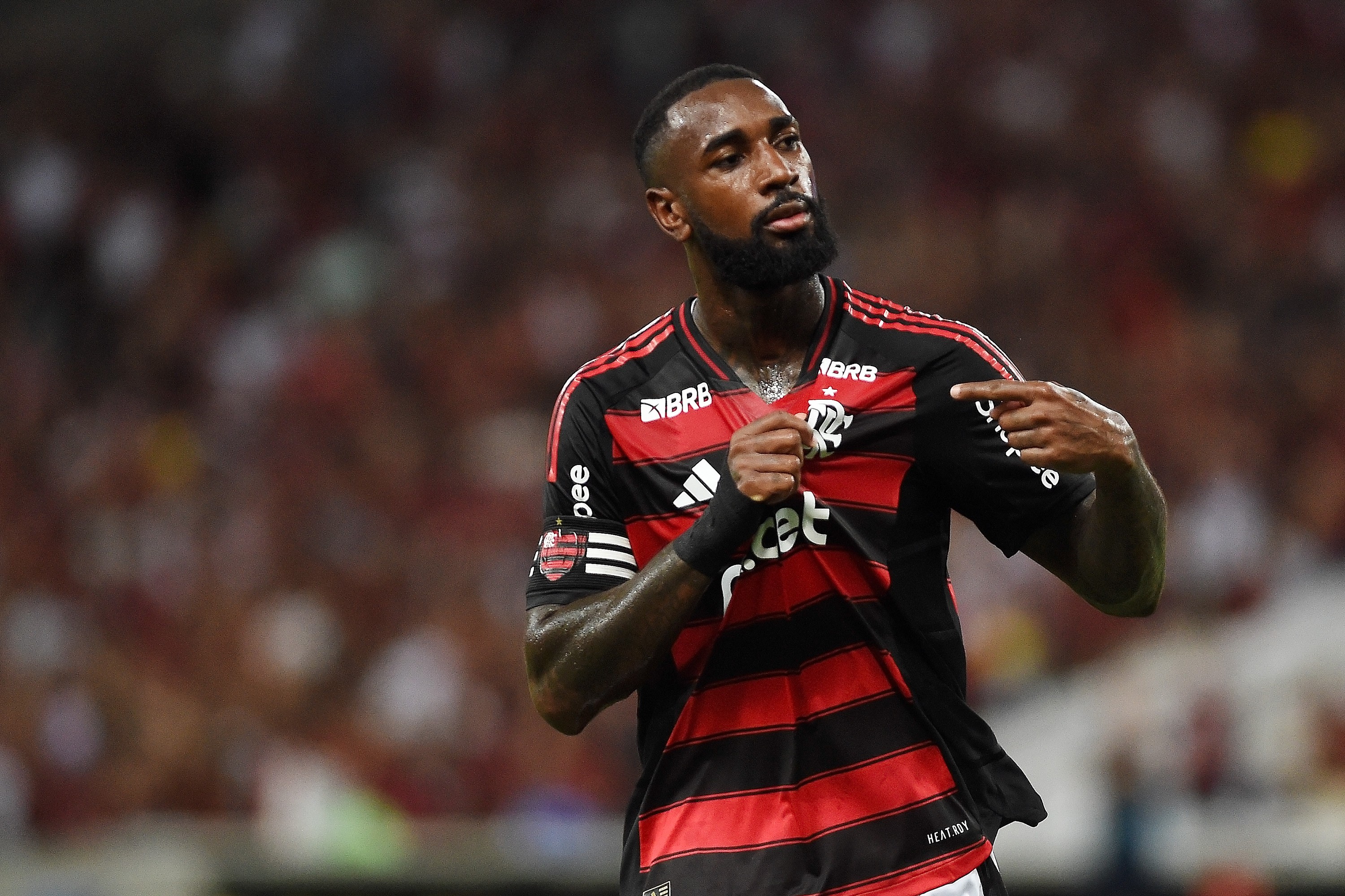 Proposta de renovação é feita pelo Flamengo a Gerson após polêmica.