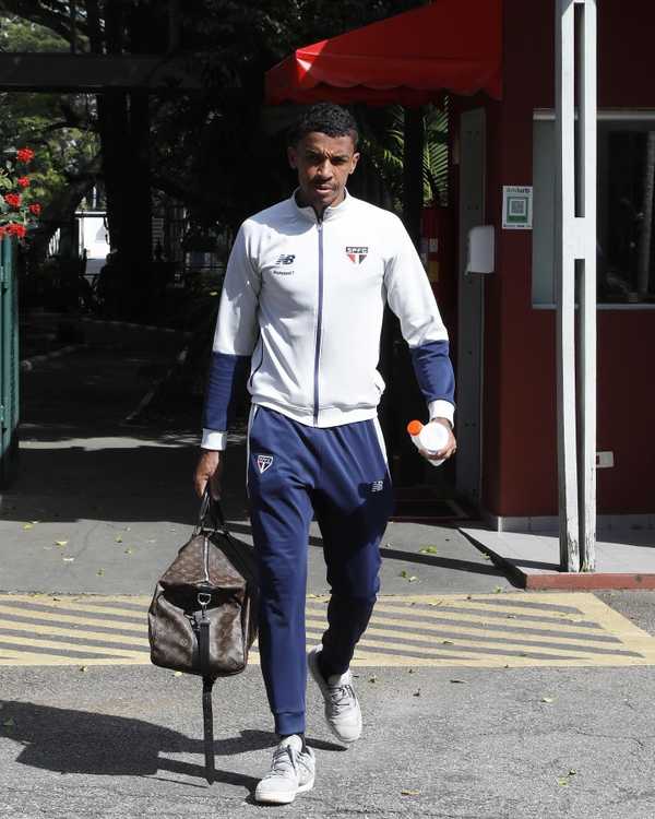 São Paulo viaja com força máxima para enfrentar Nacional-URU no último treino.