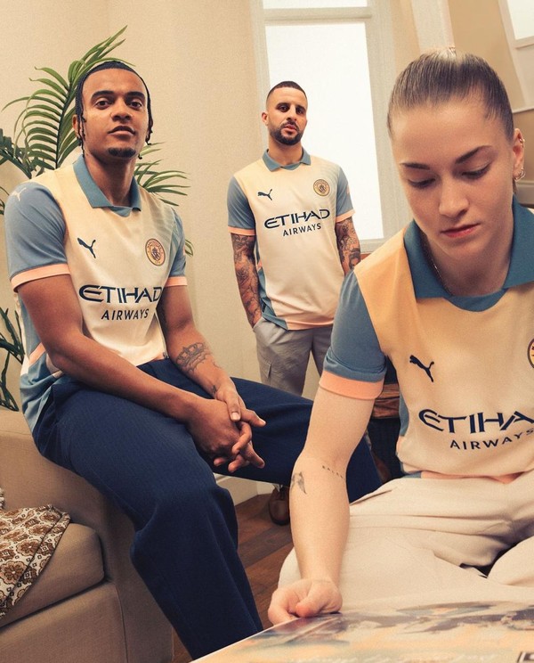 Manchester City recria disco do Oasis em lançamento do novo uniforme; veja  | Ge