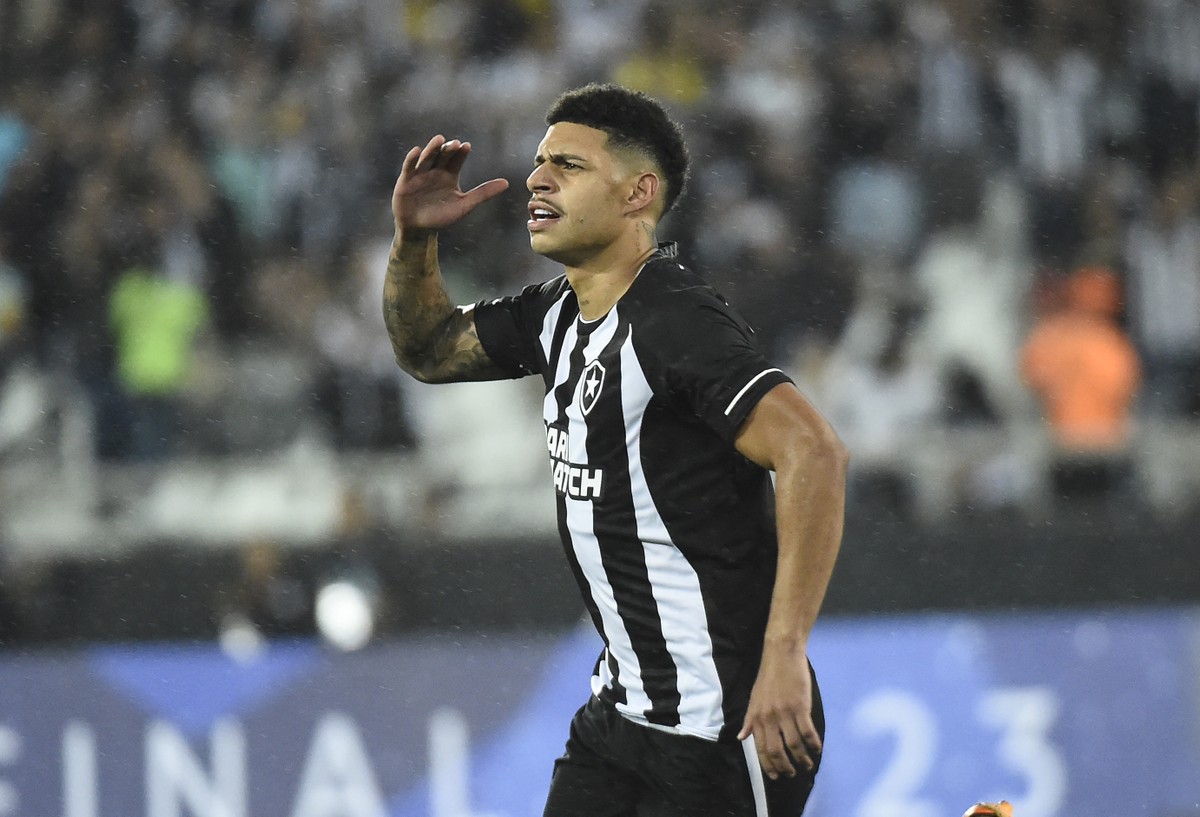 Na mira do Athletico, Luís Henrique viaja à França para definir futuro