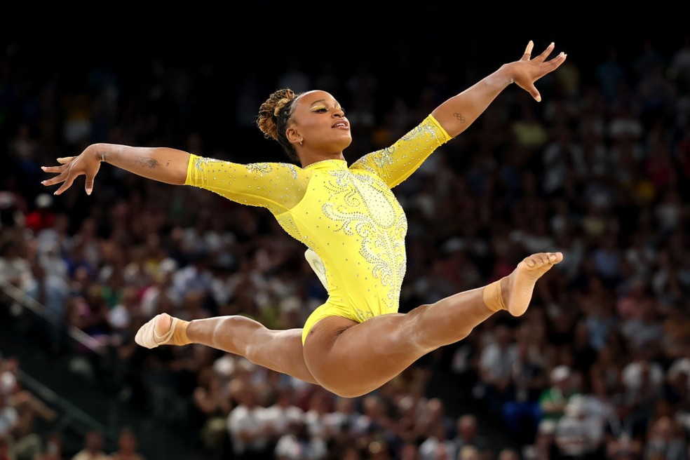 Rebeca Andrade se apresenta na trave no individual geral das Olimpíadas de Paris 2024 — Foto: Jamie Squire/Getty Images