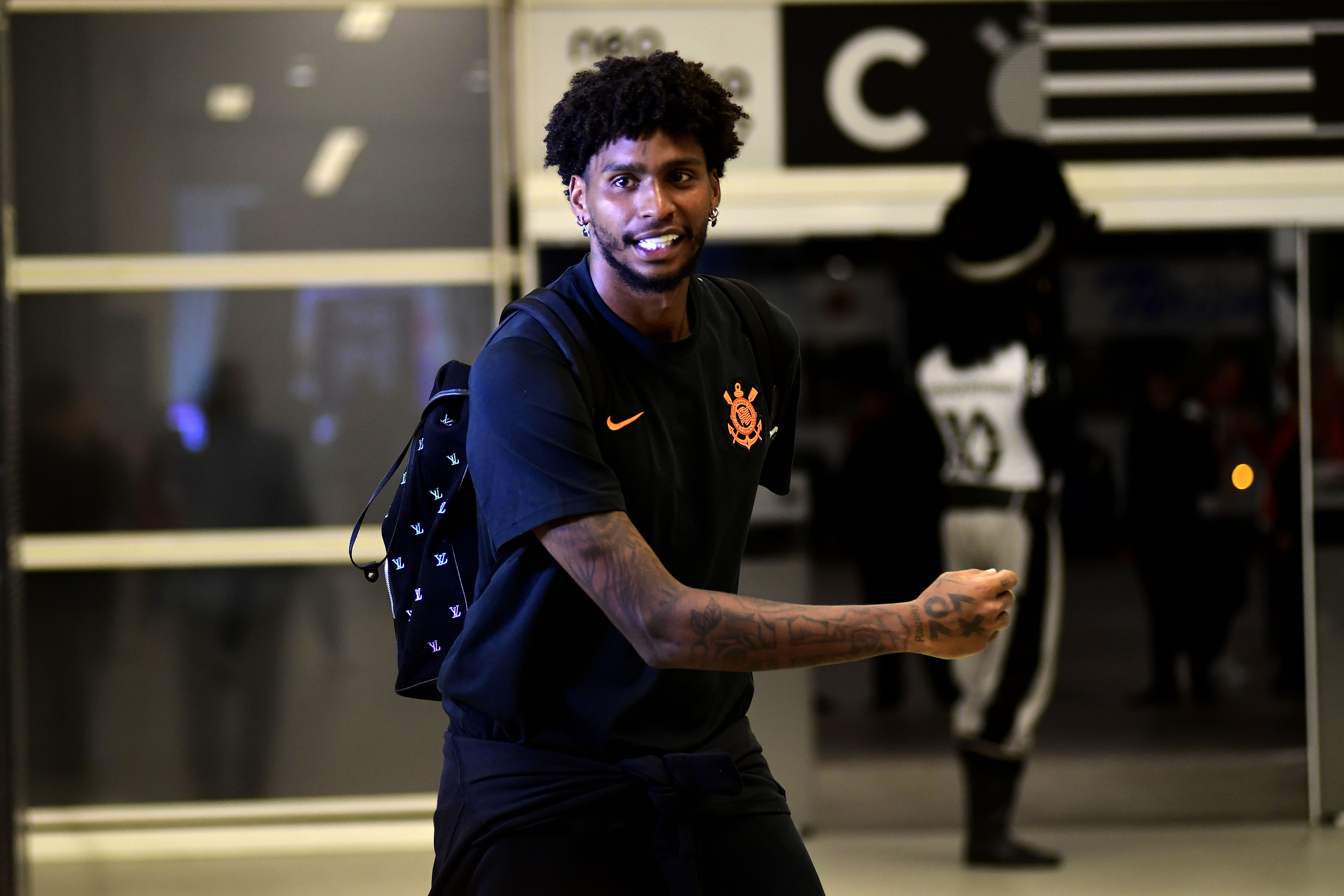 Hugo Souza, destaque no Corinthians, avalia retorno à Europa após o Mundial