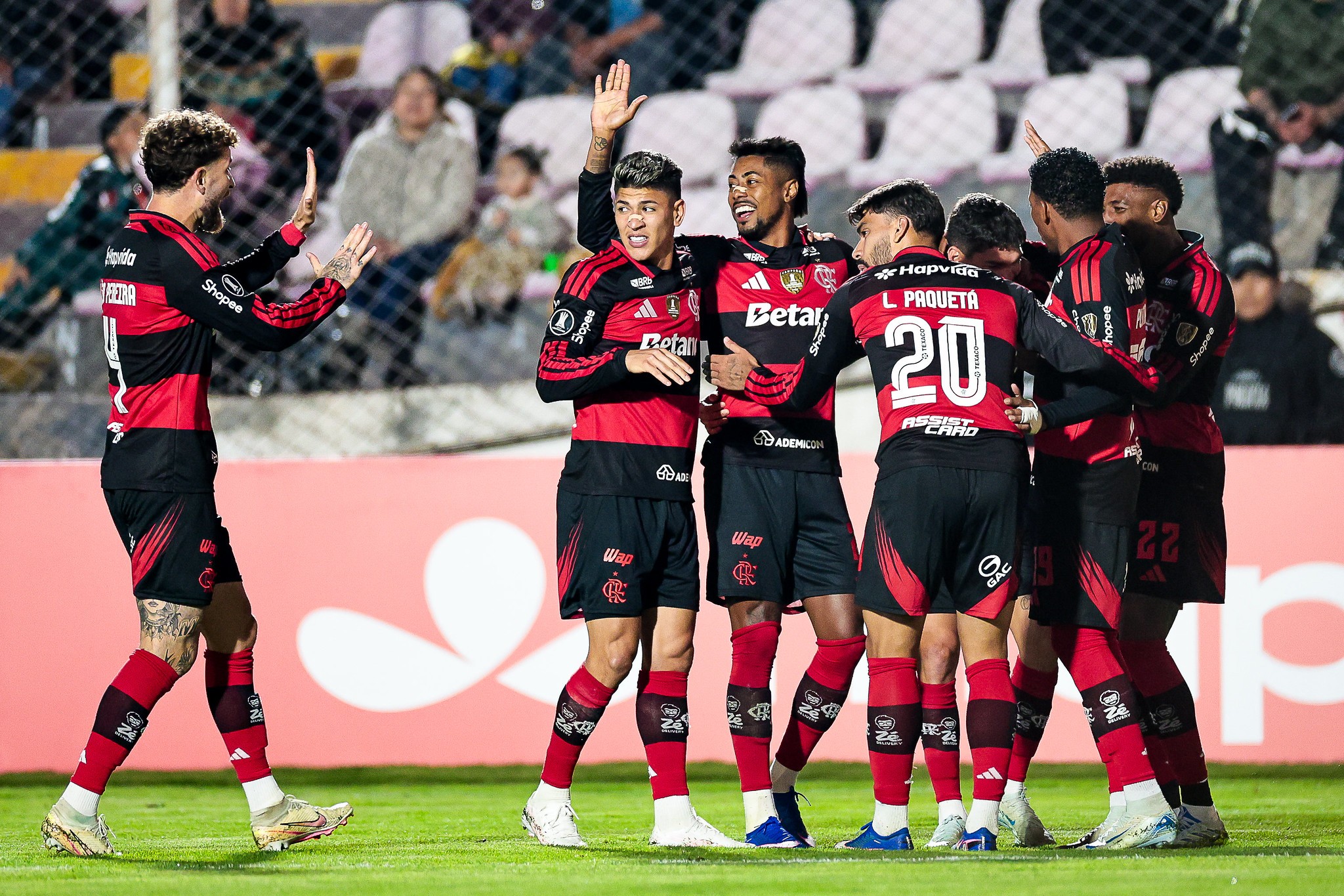 Flamengo Brilha em Estreia na Libertadores e Domina Altitude com Performance Sólida