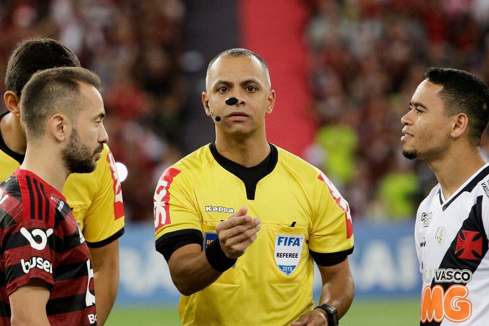 Wilton Pereira Sampaio apita duelo decisivo das quartas de final da Copa do  Mundo