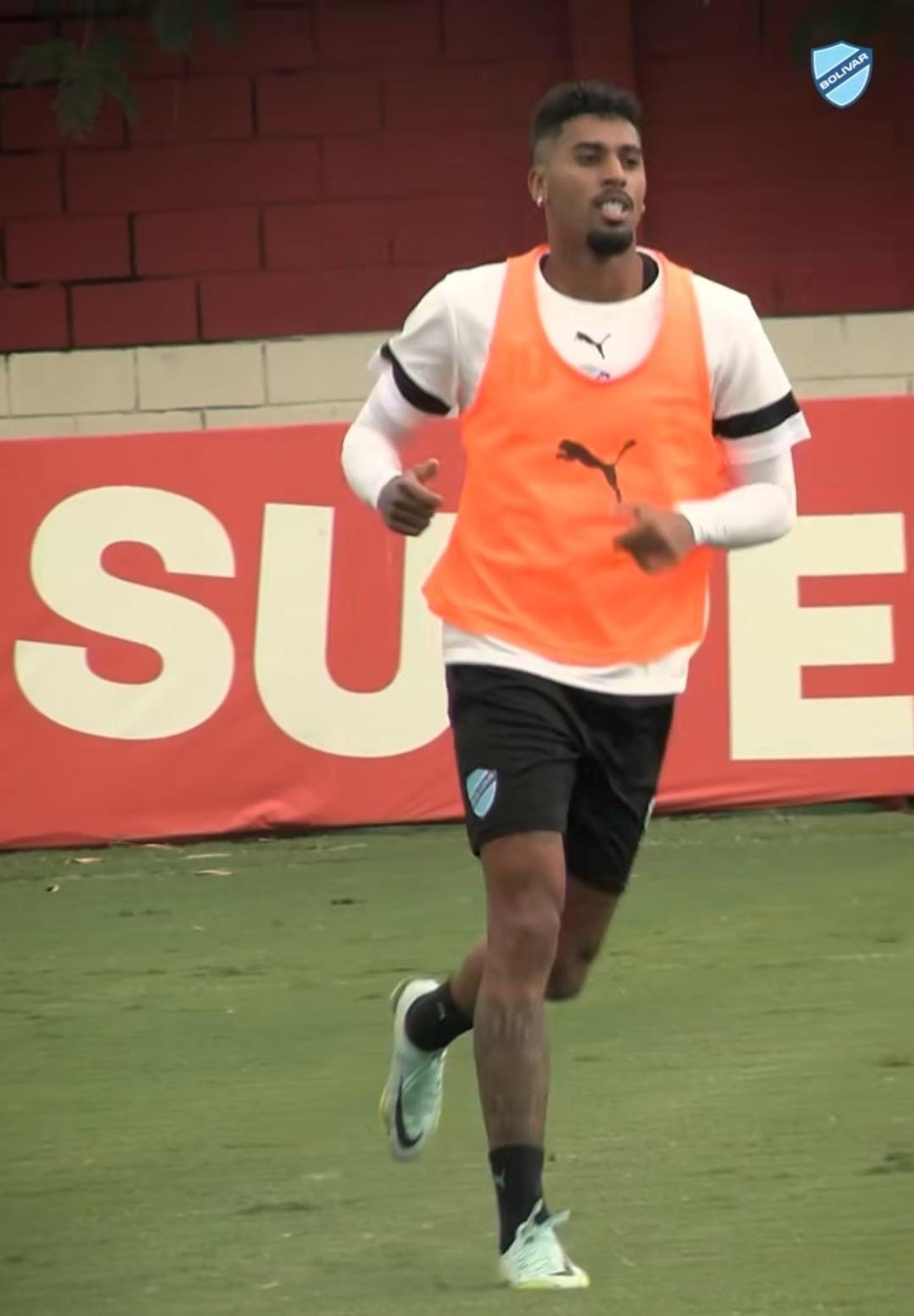 Fábio Gomes em treino do Bolívar no CT do Fluminense